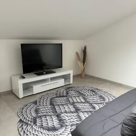 Apartment 2knd *